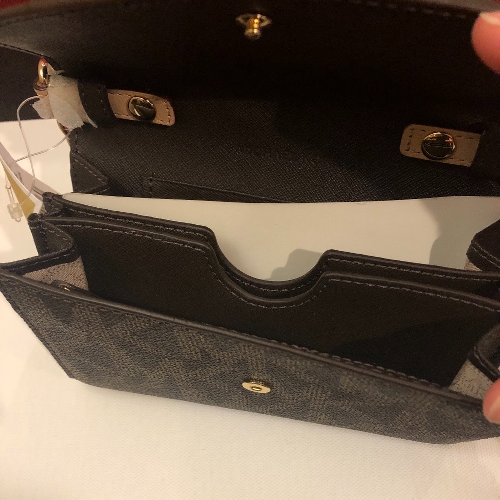 Michael Kors Convertible Crossbody Clutch NWT - Picture 3 of 5